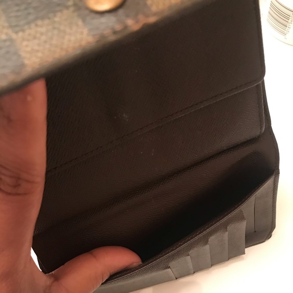 Authentic LV wallet - Picture 8 of 13